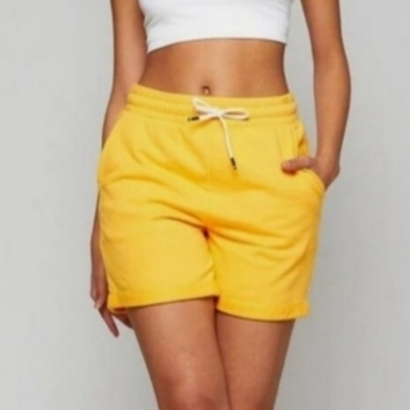 Fourlaps Rush Short in Mango Size M NWT Athletic Workout Activewear - Picture 1 of 7